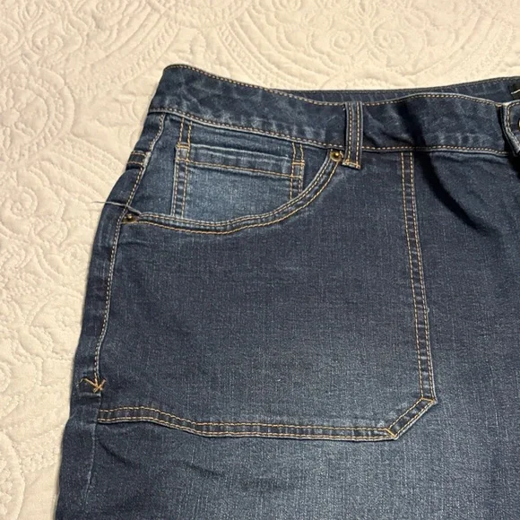 Women's Dark Blue Denim Bermuda Shorts - Relaxed Everyday Fit- size 26 - Picture 3 of 4